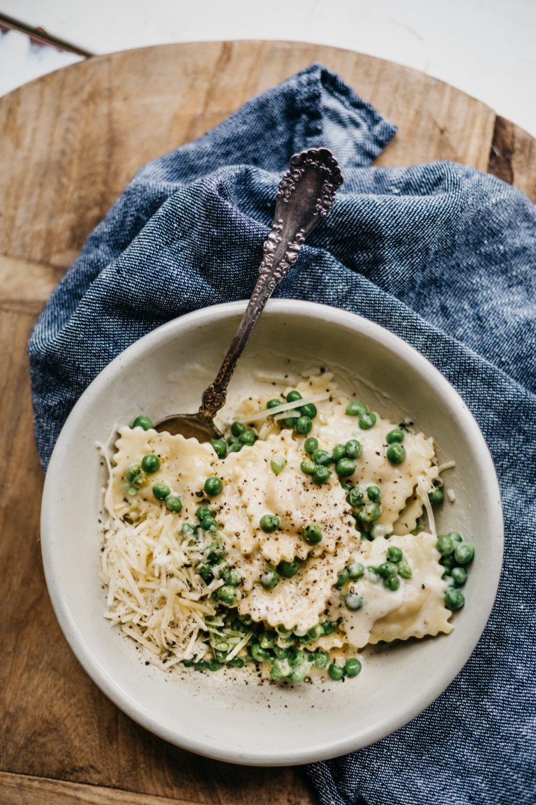 Creamy Parmesan Peas & Ravioli